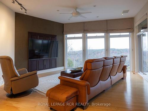 3030 Concession Road 3, Adjala-Tosorontio, ON - Indoor Photo Showing Living Room