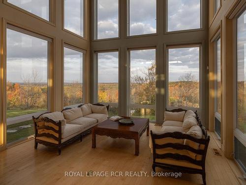 3030 Concession Road 3, Adjala-Tosorontio, ON - Indoor Photo Showing Living Room