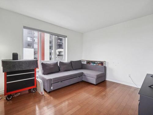 Living room - 511-1420 Rue Lucien-Paiement, Laval (Laval-Des-Rapides), QC - Indoor Photo Showing Living Room