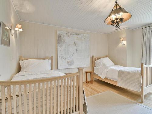 Bedroom - 215 Ch. Du Tour-Du-Lac, Sainte-Agathe-Des-Monts, QC - Indoor Photo Showing Bedroom