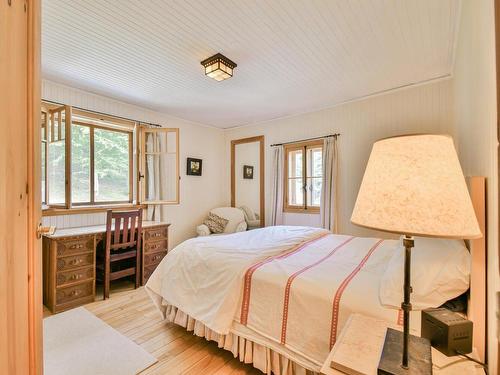 Bedroom - 215 Ch. Du Tour-Du-Lac, Sainte-Agathe-Des-Monts, QC - Indoor Photo Showing Bedroom