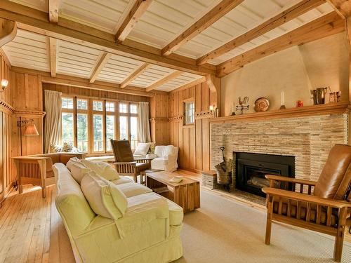 Living room - 215 Ch. Du Tour-Du-Lac, Sainte-Agathe-Des-Monts, QC - Indoor Photo Showing Living Room With Fireplace