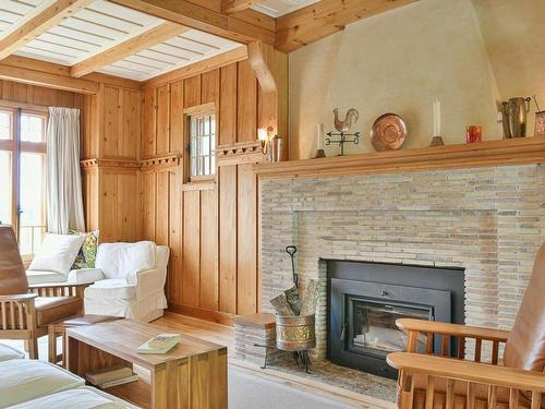 Living room - 215 Ch. Du Tour-Du-Lac, Sainte-Agathe-Des-Monts, QC - Indoor Photo Showing Living Room With Fireplace