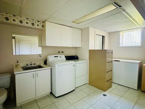 Powder room - 1199 Rue Du Canot, Havre-Saint-Pierre, QC - Indoor Photo Showing Laundry Room