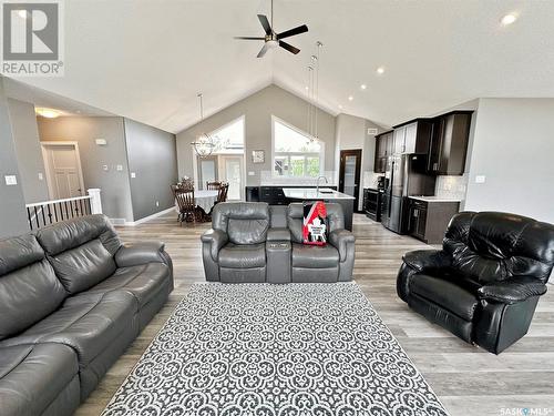 111 Warkentin Road, Swift Current Rm No. 137, SK - Indoor Photo Showing Living Room