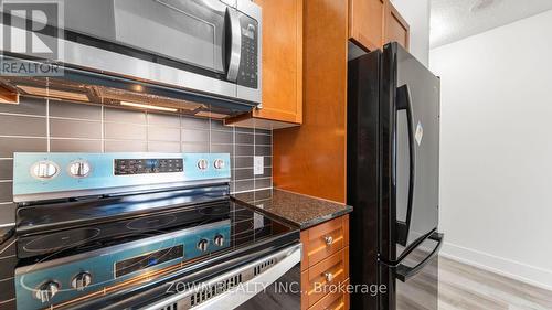 2019 - 135 Village Green Square, Toronto (Agincourt South-Malvern West), ON - Indoor Photo Showing Kitchen