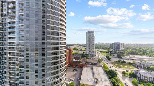 2019 - 135 Village Green Square, Toronto (Agincourt South-Malvern West), ON - Outdoor