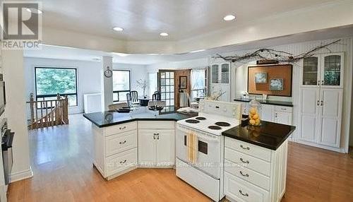 4282 Vivian Road, Whitchurch-Stouffville, ON - Indoor Photo Showing Kitchen