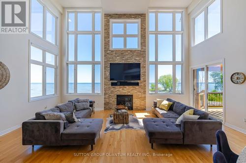 25 Waterview Road, Wasaga Beach, ON - Indoor Photo Showing Living Room With Fireplace