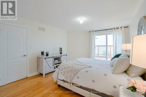 25 Waterview Road, Wasaga Beach, ON - Indoor Photo Showing Bedroom