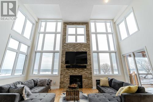 25 Waterview Road, Wasaga Beach, ON - Indoor Photo Showing Living Room With Fireplace