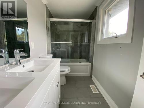 5 Tullamore Road, Brampton (Brampton East), ON - Indoor Photo Showing Bathroom