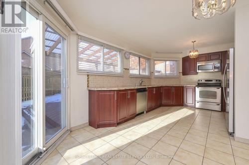 3294 Trelawny Circle, Mississauga (Meadowvale), ON - Indoor Photo Showing Kitchen