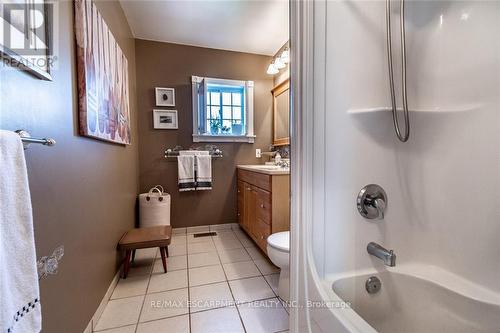 152 Kingsway Street, Welland, ON - Indoor Photo Showing Bathroom