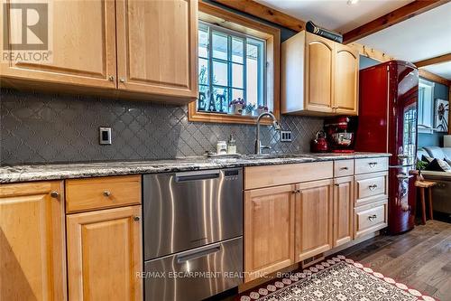 152 Kingsway Street, Welland, ON - Indoor Photo Showing Kitchen