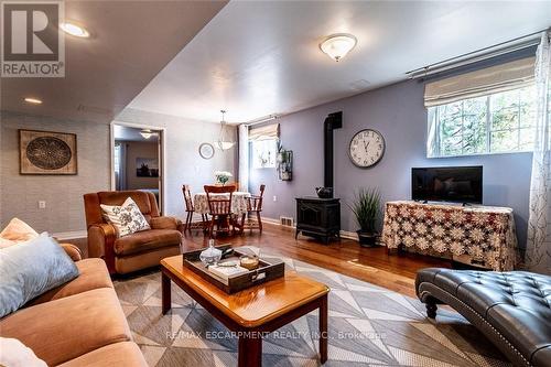 152 Kingsway Street, Welland, ON - Indoor Photo Showing Living Room