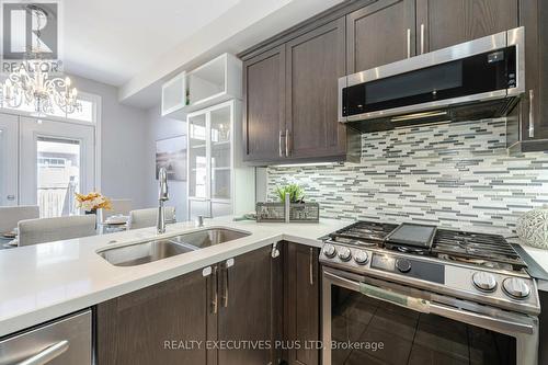 555 Murray Meadows Place, Milton, ON - Indoor Photo Showing Kitchen With Double Sink With Upgraded Kitchen