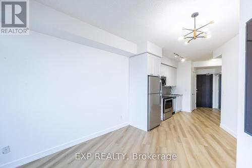 902 - 50 Bruyeres Mews, Toronto (Niagara), ON - Indoor Photo Showing Kitchen