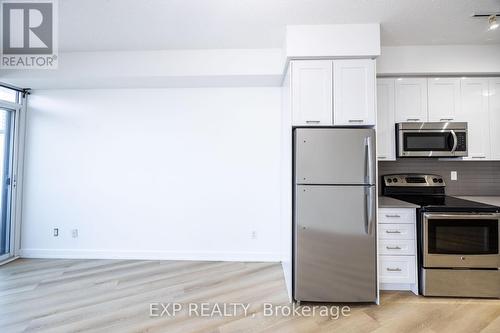 902 - 50 Bruyeres Mews, Toronto (Niagara), ON - Indoor Photo Showing Kitchen