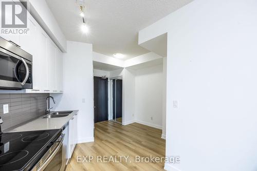 902 - 50 Bruyeres Mews, Toronto (Niagara), ON - Indoor Photo Showing Kitchen With Double Sink