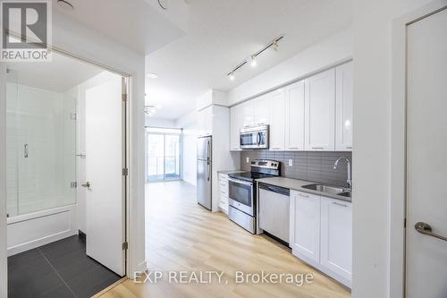 902 - 50 Bruyeres Mews, Toronto (Niagara), ON - Indoor Photo Showing Kitchen