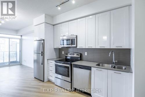 902 - 50 Bruyeres Mews, Toronto (Niagara), ON - Indoor Photo Showing Kitchen With Double Sink With Upgraded Kitchen