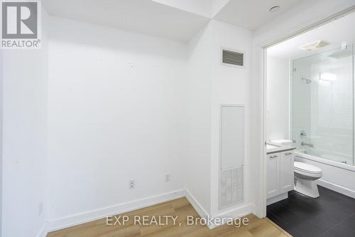 902 - 50 Bruyeres Mews, Toronto (Niagara), ON - Indoor Photo Showing Bathroom