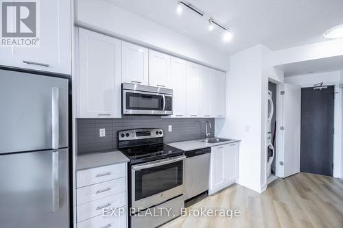 902 - 50 Bruyeres Mews, Toronto (Niagara), ON - Indoor Photo Showing Kitchen With Double Sink