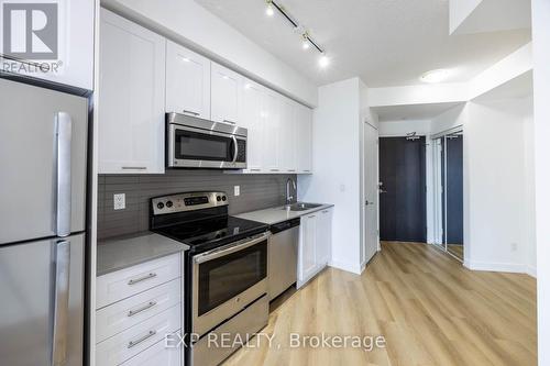 902 - 50 Bruyeres Mews, Toronto (Niagara), ON - Indoor Photo Showing Kitchen