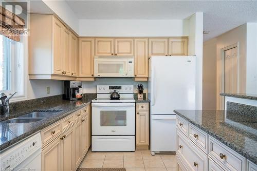 28 Ramblings Way Unit# 42, Collingwood, ON - Indoor Photo Showing Kitchen With Double Sink