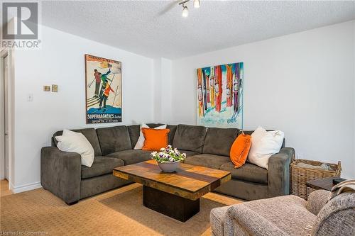 28 Ramblings Way Unit# 42, Collingwood, ON - Indoor Photo Showing Living Room