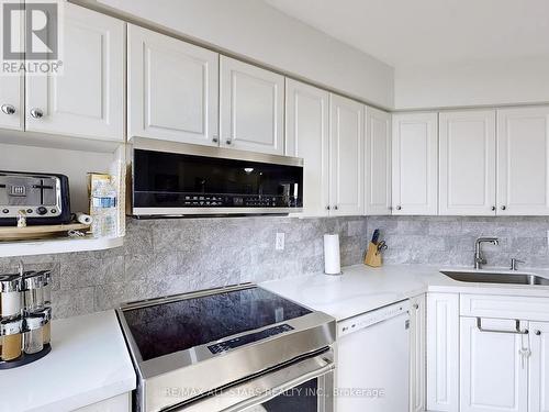 707 - 12 Laurelcrest Street, Brampton (Queen Street Corridor), ON - Indoor Photo Showing Kitchen