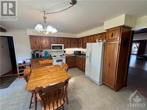 5347 138 Highway, Cornwall, ON - Indoor Photo Showing Kitchen