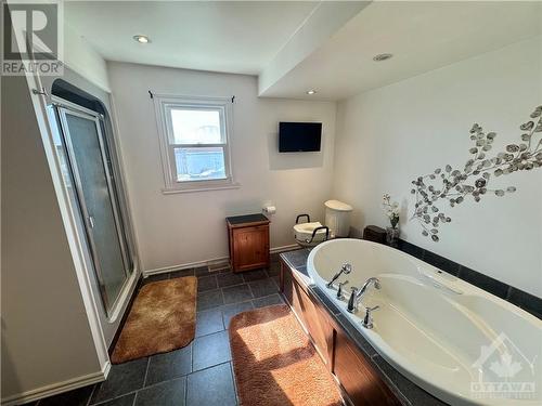 5347 138 Highway, Cornwall, ON - Indoor Photo Showing Bathroom