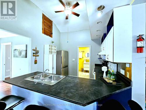 15 Restnook Lane, Whitchurch-Stouffville, ON - Indoor Photo Showing Kitchen With Double Sink