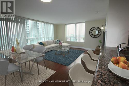 518 - 48 Suncrest Boulevard, Markham, ON - Indoor Photo Showing Living Room