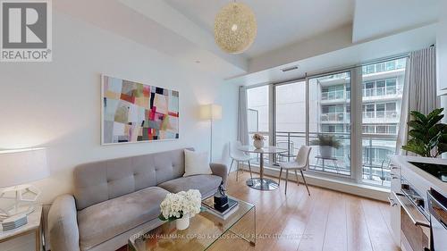 606 - 508 Wellington Street W, Toronto (Waterfront Communities), ON - Indoor Photo Showing Living Room