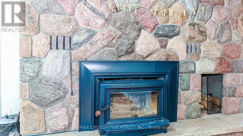 39 Maplecrest Court, Oro-Medonte (Horseshoe Valley), ON - Indoor Photo Showing Living Room With Fireplace