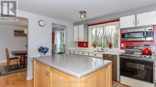 39 Maplecrest Court, Oro-Medonte (Horseshoe Valley), ON - Indoor Photo Showing Kitchen