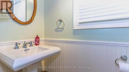 39 Maplecrest Court, Oro-Medonte (Horseshoe Valley), ON - Indoor Photo Showing Bathroom