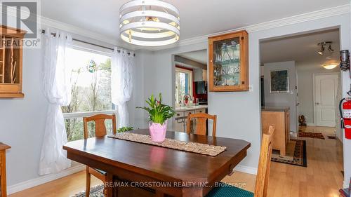 39 Maplecrest Court, Oro-Medonte (Horseshoe Valley), ON - Indoor Photo Showing Dining Room