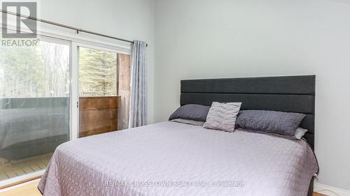 39 Maplecrest Court, Oro-Medonte (Horseshoe Valley), ON - Indoor Photo Showing Bedroom