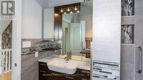 39 Maplecrest Court, Oro-Medonte (Horseshoe Valley), ON - Indoor Photo Showing Bathroom