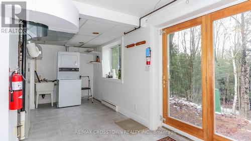 39 Maplecrest Court, Oro-Medonte (Horseshoe Valley), ON - Indoor Photo Showing Other Room