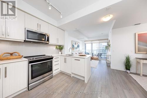 2604 - 5180 Yonge Street, Toronto (Willowdale West), ON - Indoor Photo Showing Kitchen With Upgraded Kitchen