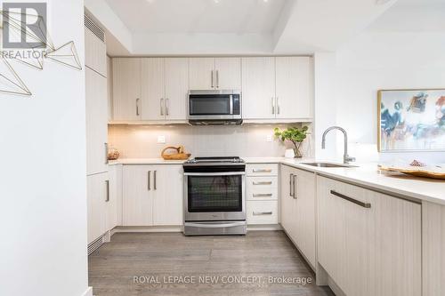 2604 - 5180 Yonge Street, Toronto (Willowdale West), ON - Indoor Photo Showing Kitchen With Upgraded Kitchen