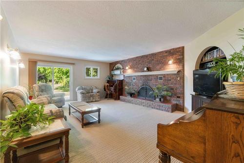 679 Niagara Street N, Welland, ON - Indoor Photo Showing Living Room With Fireplace