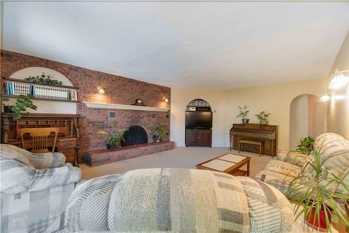 679 Niagara Street N, Welland, ON - Indoor With Fireplace