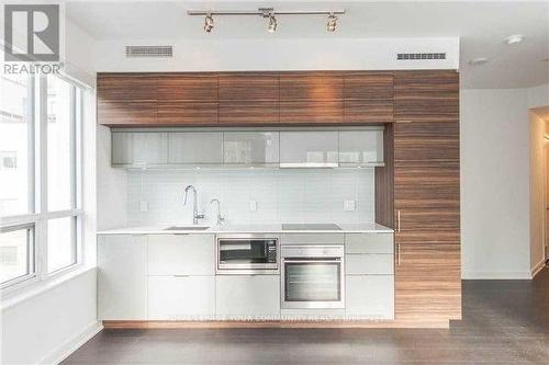 1011 - 88 Scott Street, Toronto, ON - Indoor Photo Showing Kitchen