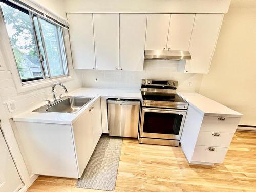 Kitchen - 2602 Rue Lyall, Montréal (Mercier/Hochelaga-Maisonneuve), QC - Indoor Photo Showing Kitchen